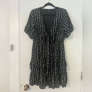 Forever 21 Black and White Flutter Sleeve Mini Sundress size 0X (D-314)